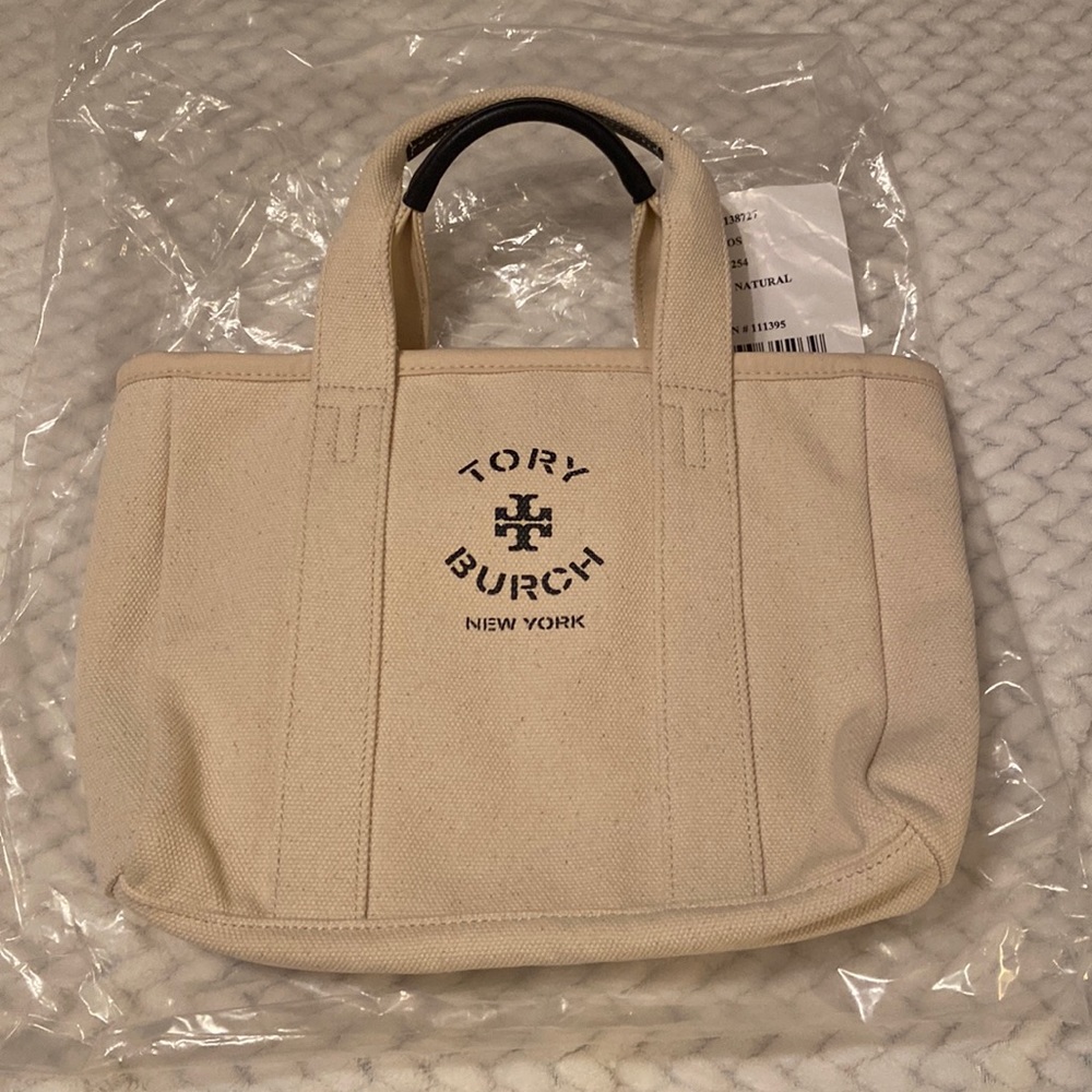 Tory Burch Tote. New in Bag